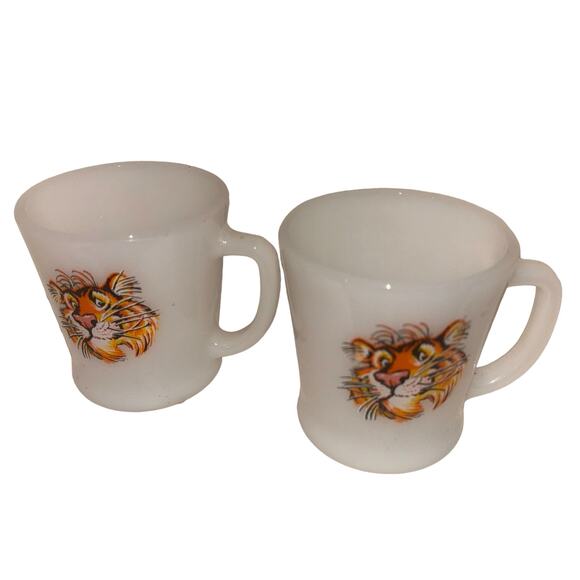 Fire King Tony The Tiger Pair of Mugs Anchor Hocking Made in USA Vintage - Picture 1 of 8
